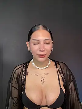 Snapshot of LoraShines chatting on July 24, 2:37 pm LoraShines online show from July 24, 2:37 pm