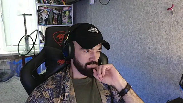 Nik Namee online show from December 17, 8:20 am