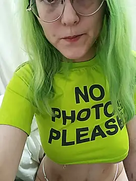 Snapshot of cute_angel_666 chatting on October 18, 3:35 pm cute angel 666 online show from October 18, 3:35 pm