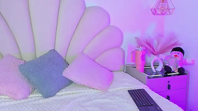 Snapshot of Alyss_Sweet chatting on November 10, 3:22 pm Alyss Sweet online show from November 10, 3:22 pm
