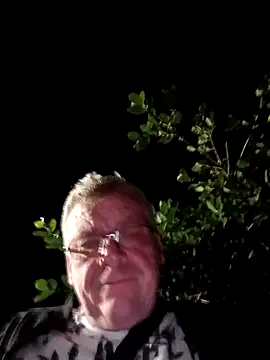 Snapshot of EleRohde chatting on November 19, 1:05 am EleRohde online show from November 19, 1:05 am