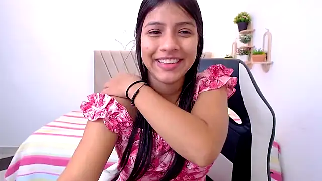 Snapshot of zara_cute chatting on May 14, 12:12 pm zara cute online show from May 14, 12:12 pm