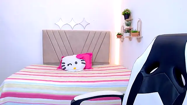 Snapshot of zara_cute chatting on May 25, 12:11 pm zara cute online show from May 25, 12:11 pm