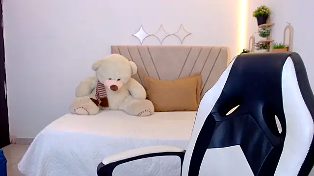 Snapshot of zara_cute chatting on July 11, 12:08 pm zara cute online show from July 11, 12:08 pm