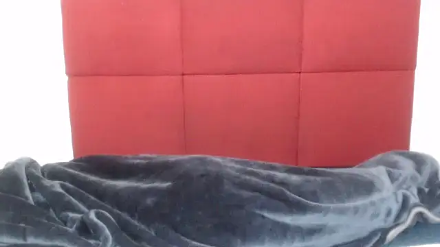 Snapshot of ZuriVixen chatting on November 25, 3:17 am ZuriVixen online show from November 25, 3:17 am