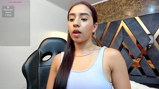 Vittoria Conti  online show from December 1, 5:40 pm