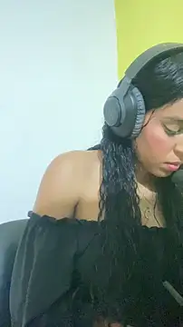 Snapshot of thepicis chatting on October 21, 12:00 am thepicis online show from October 21, 12:00 am