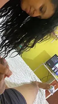 Snapshot of thepicis chatting on November 1, 2:13 am thepicis online show from November 1, 2:13 am