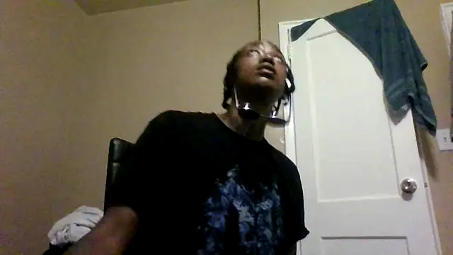 Snapshot of dezzidavill chatting on July 28, 5:01 pm dezzidavill online show from July 28, 5:01 pm