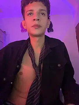 Snapshot of tylernova chatting on October 24, 3:25 am tylernova online show from October 24, 3:25 am