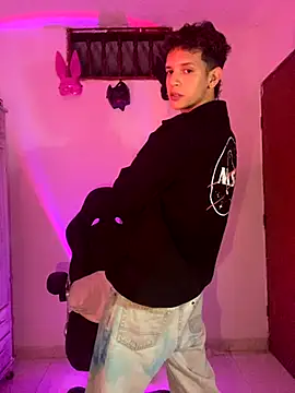 Snapshot of tylernova chatting on October 26, 3:56 am tylernova online show from October 26, 3:56 am