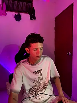 Snapshot of tylernova chatting on October 27, 4:05 am tylernova online show from October 27, 4:05 am