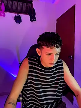 Snapshot of tylernova chatting on October 30, 3:41 am tylernova online show from October 30, 3:41 am