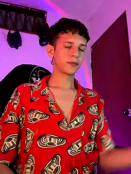 Snapshot of tylernova chatting on November 1, 4:03 am tylernova online show from November 1, 4:03 am