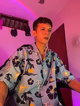 Snapshot of tylernova chatting on November 2, 3:42 am tylernova online show from November 2, 3:42 am