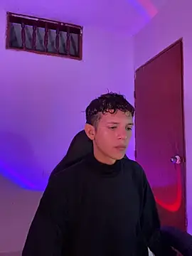 Snapshot of tylernova chatting on November 7, 3:39 am tylernova online show from November 7, 3:39 am