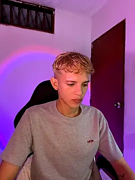 Snapshot of tylernova chatting on November 9, 4:00 am tylernova online show from November 9, 4:00 am