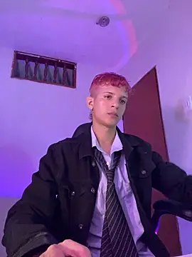 Snapshot of tylernova chatting on November 12, 3:51 am tylernova online show from November 12, 3:51 am