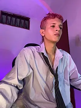 Snapshot of tylernova chatting on November 13, 3:49 am tylernova online show from November 13, 3:49 am