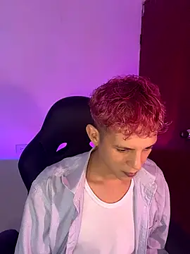 Snapshot of tylernova chatting on November 15, 3:26 am tylernova online show from November 15, 3:26 am