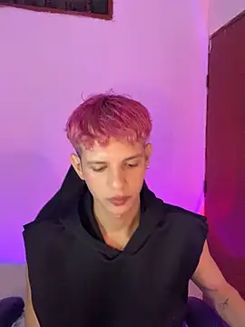 Snapshot of tylernova chatting on November 18, 3:34 am tylernova online show from November 18, 3:34 am