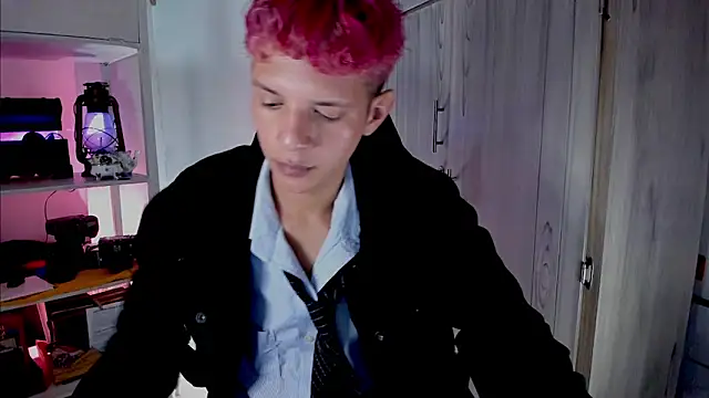 Snapshot of tylernova chatting on November 21, 11:58 pm tylernova online show from November 21, 11:58 pm