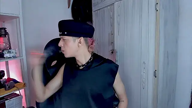 Snapshot of tylernova chatting on November 24, 1:49 am tylernova online show from November 24, 1:49 am