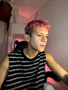 Snapshot of tylernova chatting on November 25, 3:39 am tylernova online show from November 25, 3:39 am