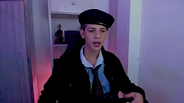 Snapshot of tylernova chatting on November 26, 3:29 am tylernova online show from November 26, 3:29 am