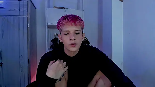 Snapshot of tylernova chatting on November 27, 3:30 am tylernova online show from November 27, 3:30 am