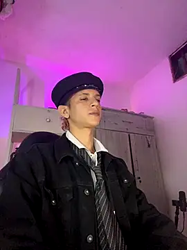 Snapshot of tylernova chatting on December 2, 3:23 am tylernova online show from December 2, 3:23 am