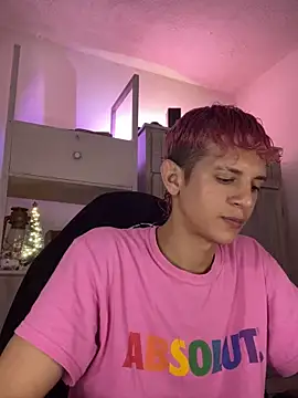 Snapshot of tylernova chatting on December 5, 3:59 am tylernova online show from December 5, 3:59 am