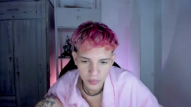 Snapshot of tylernova chatting on December 14, 7:51 pm tylernova online show from December 14, 7:51 pm