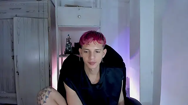 tylernova online show from December 18, 3:45 am