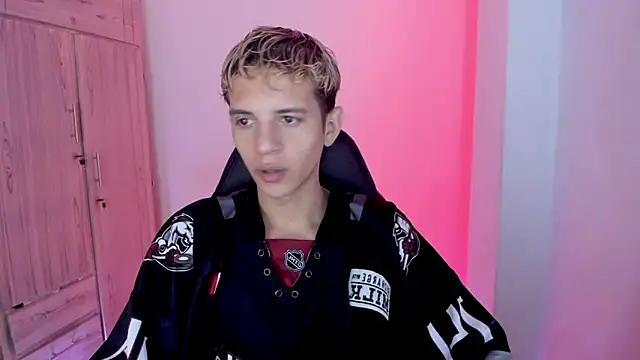 tylernova online show from February 12, 3:12 am