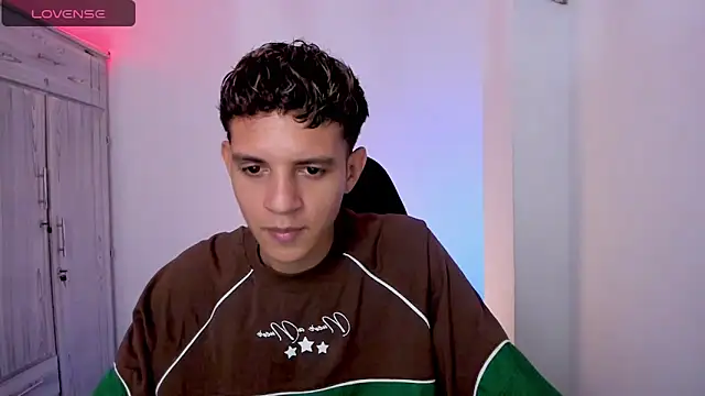 tylernova online show from April 27, 3:37 am