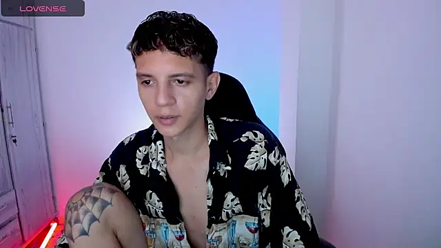 tylernova online show from April 28, 3:44 am