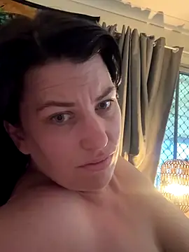 Snapshot of oceanGal25 chatting on December 2, 1:33 am oceanGal25 online show from December 2, 1:33 am