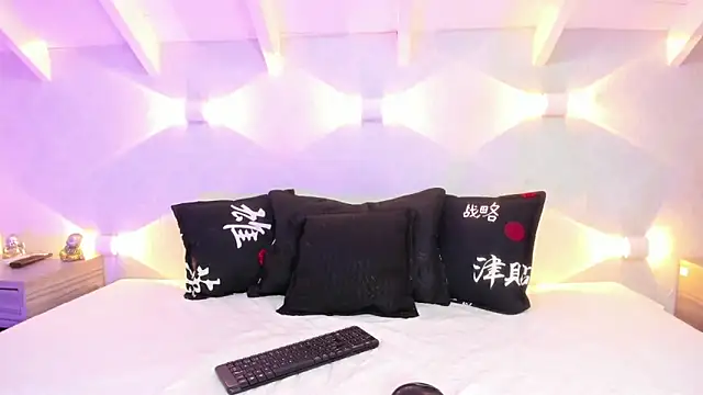 Snapshot of Brianna_Maya chatting on April 30, 8:57 pm Brianna Maya online show from April 30, 8:57 pm