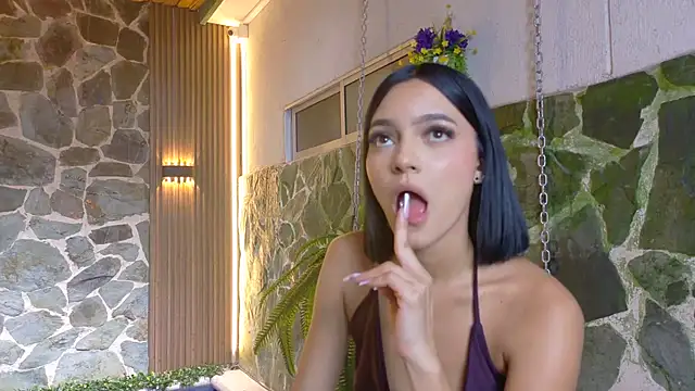 Snapshot of nina_gb chatting on July 9, 8:24 pm nina gb online show from July 9, 8:24 pm