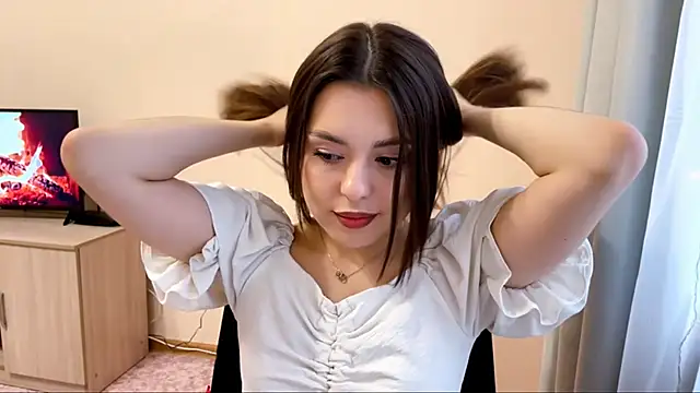 AlveraCappola online show from October 13, 1:33 pm