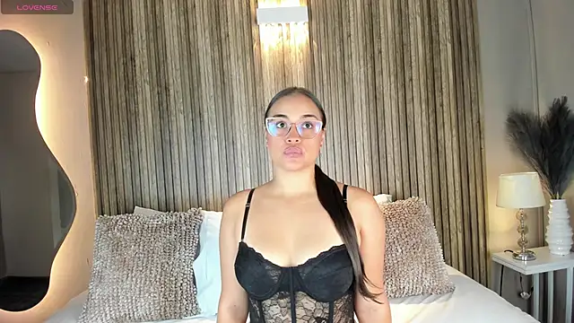 VanneCamiel online show from November 5, 11:43 am