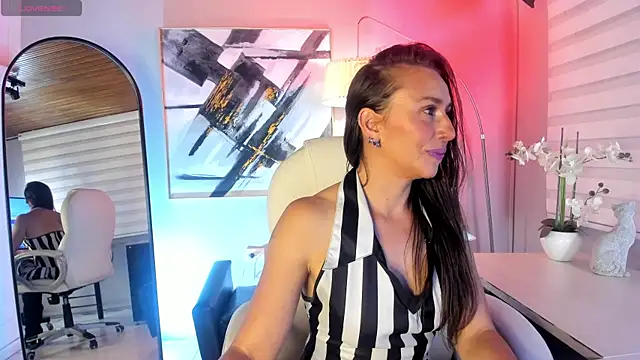 Snapshot of indigo_wild_ chatting on May 17, 12:08 am indigo wild online show from May 17, 12:08 am
