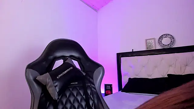 Sara Roades online show from December 2, 1:50 pm