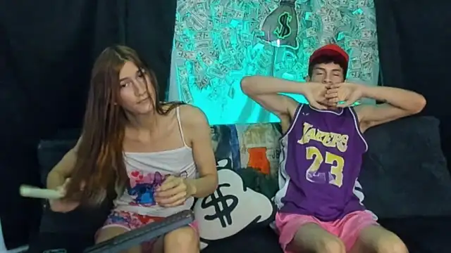 Snapshot of Pride_couple chatting on April 30, 12:33 pm Pride couple online show from April 30, 12:33 pm