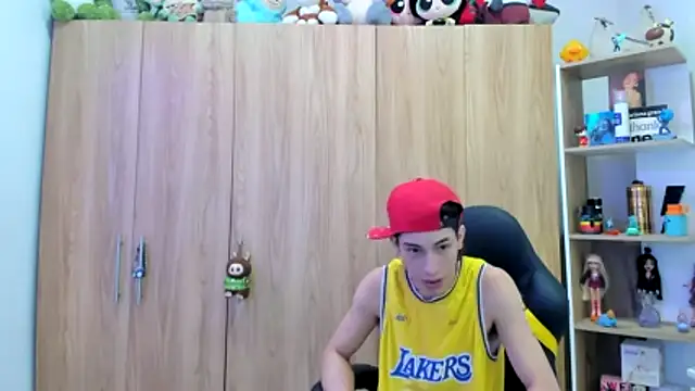 Snapshot of Pride_couple chatting on June 1, 8:10 pm Pride couple online show from June 1, 8:10 pm