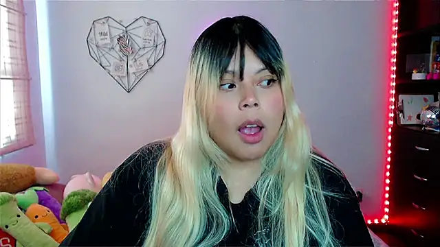 EllieMoonX online show from November 20, 7:35 pm