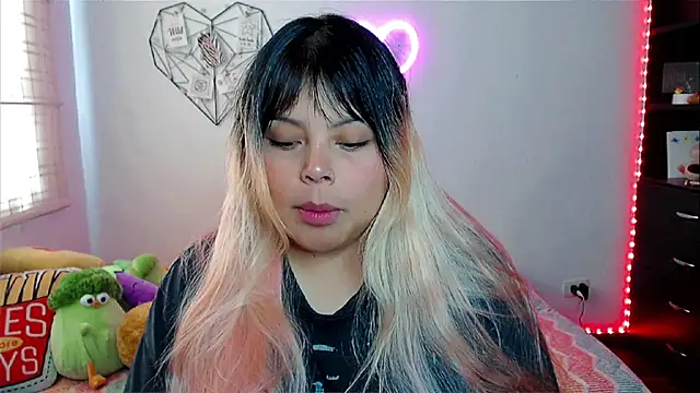 EllieMoonX online show from February 13, 5:20 pm