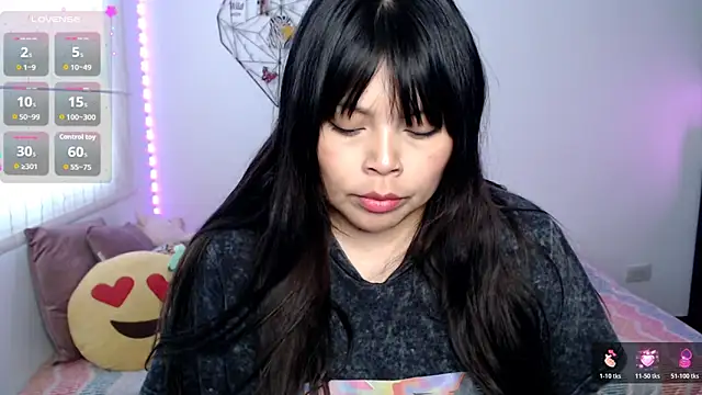 Snapshot of EllieMoonX chatting on June 18, 10:36 pm EllieMoonX online show from June 18, 10:36 pm