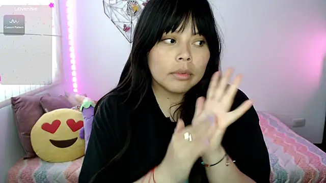 Snapshot of EllieMoonX chatting on July 1, 10:53 pm EllieMoonX online show from July 1, 10:53 pm